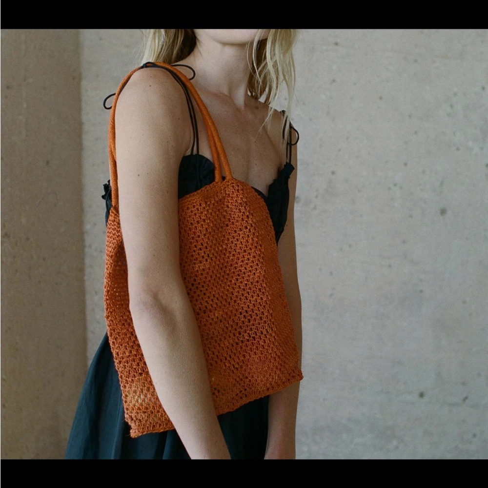 Doen Grande Marion Tote
ORANGE CHAMBIRA